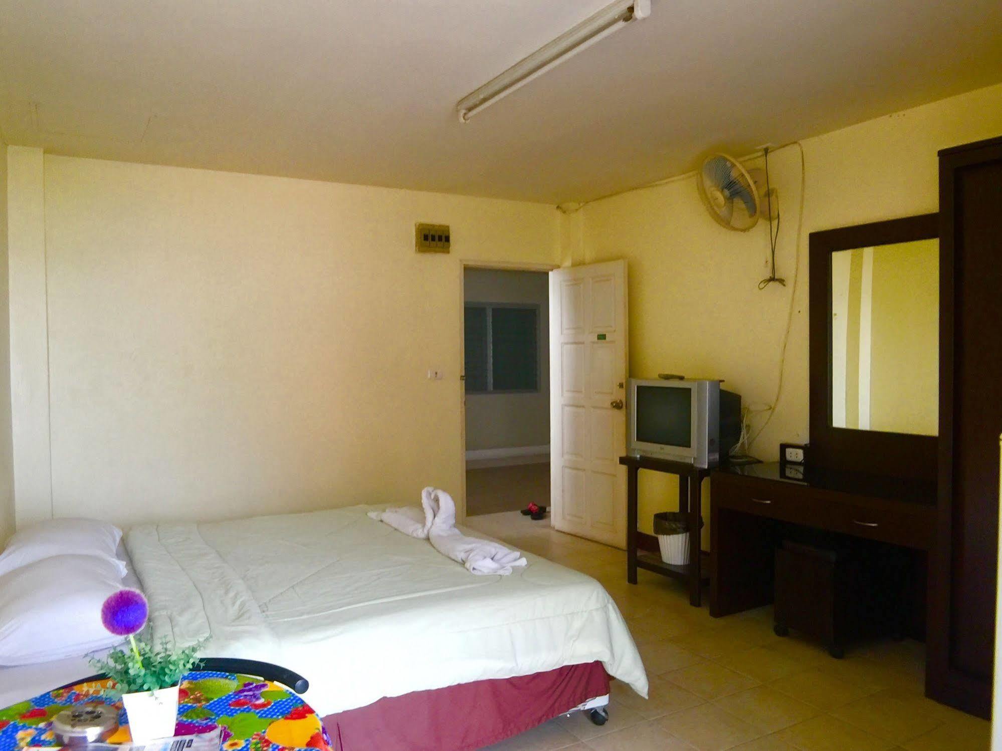 Ekkamon Apartment Phuket Exterior photo