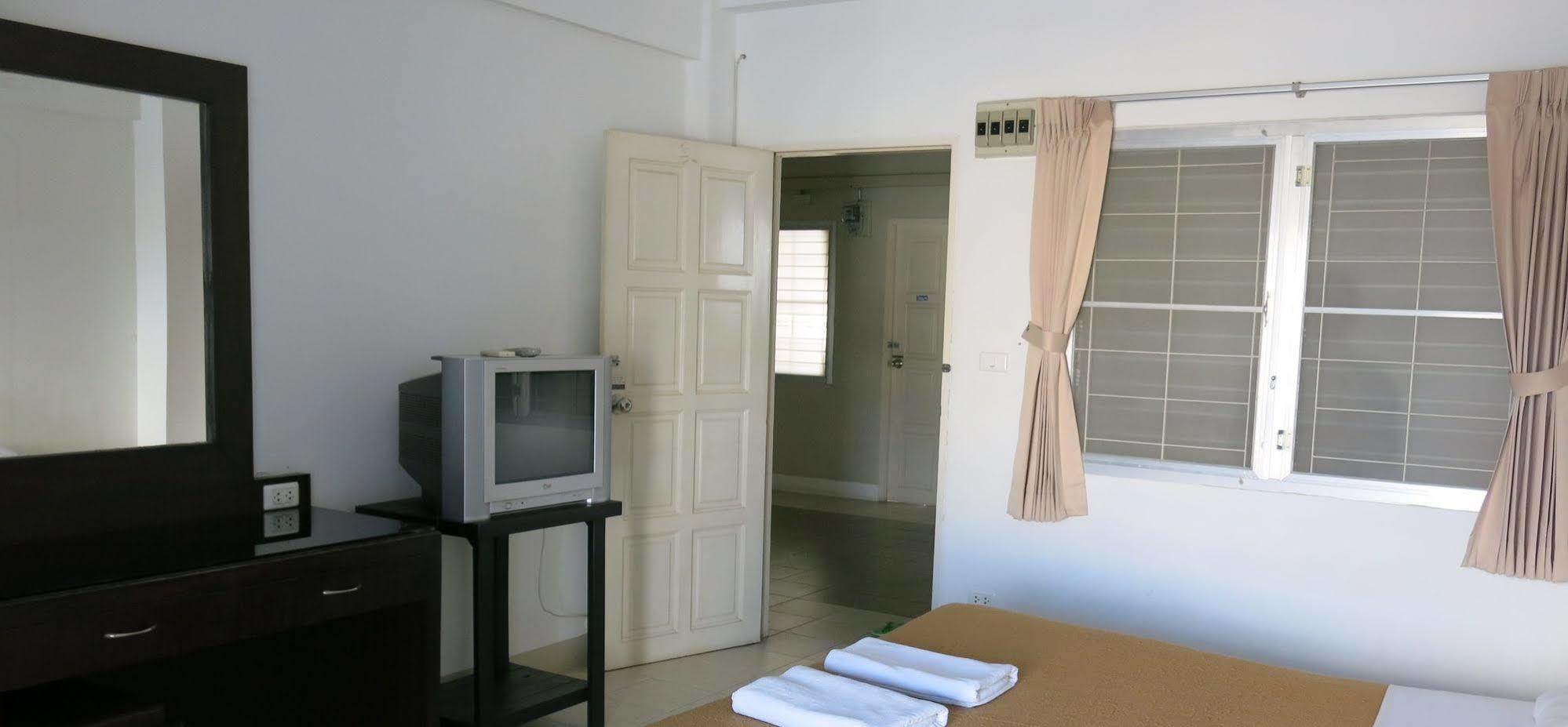 Ekkamon Apartment Phuket Exterior photo